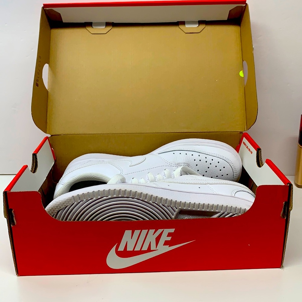 Nike court vision low size 7 womens